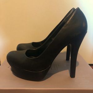 Jennifer Lopez platform heels